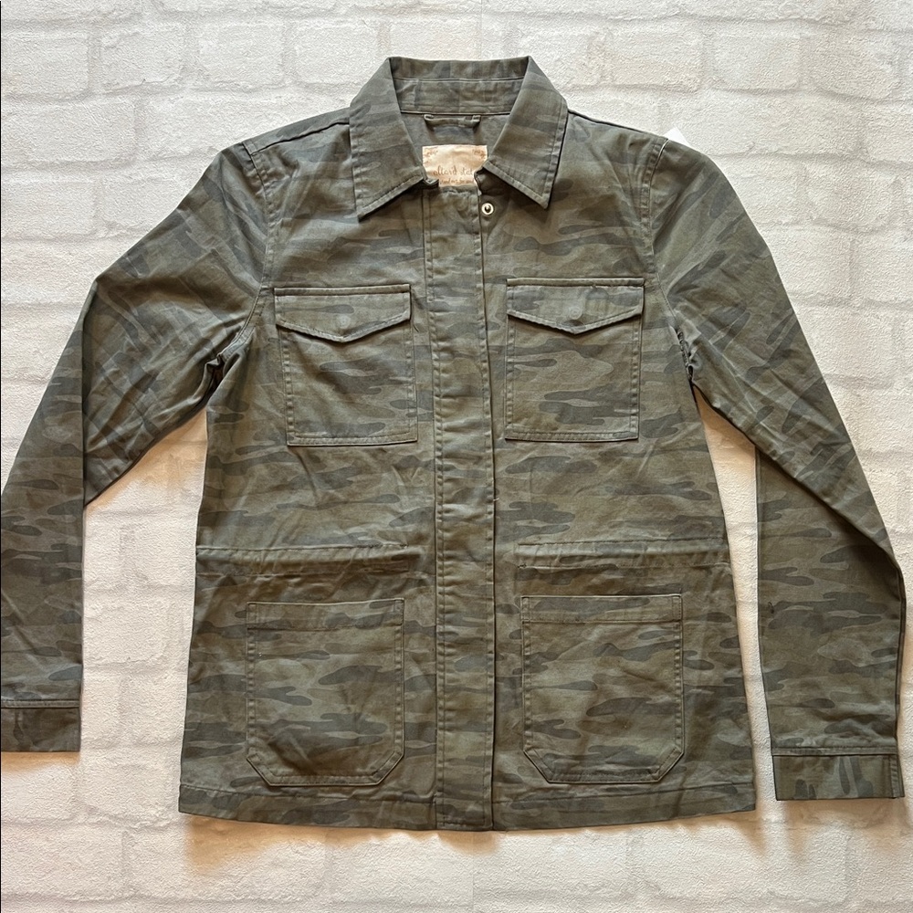 Altar’d State Women's Camouflage Jacket- Small‎